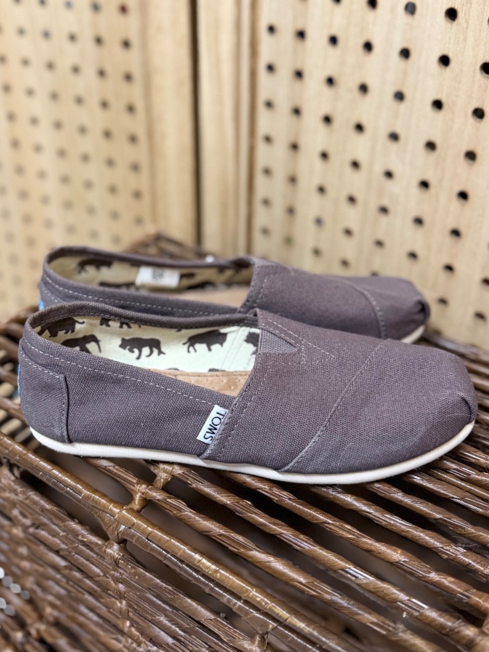 TOMS Classic Canvas Slip On Flats Taupe Brown Women’s 7